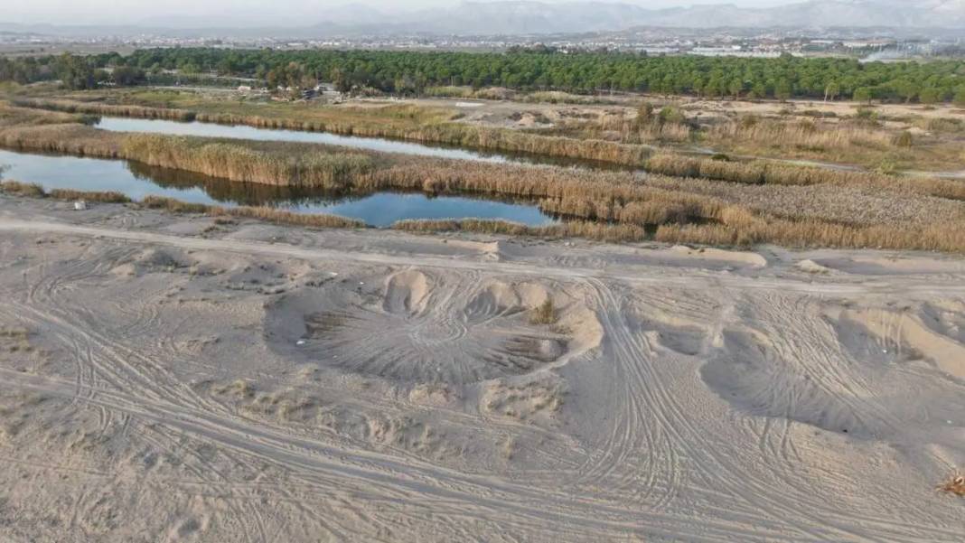 Kum Hırsızlarının Kevgire Çevirdiği Sahil Böyle Görüntülendi! 7